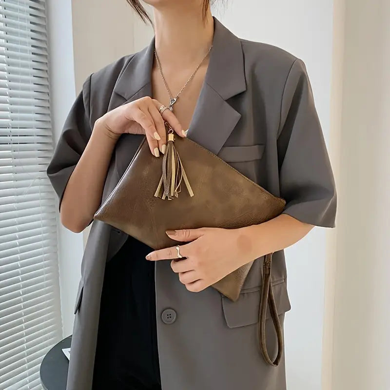 Cartera de mano con diseño retro texturizado