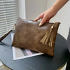Cartera de mano con diseño retro texturizado